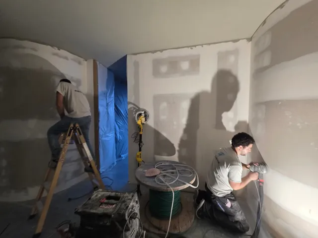 Pared curva preparada antes de revestir
