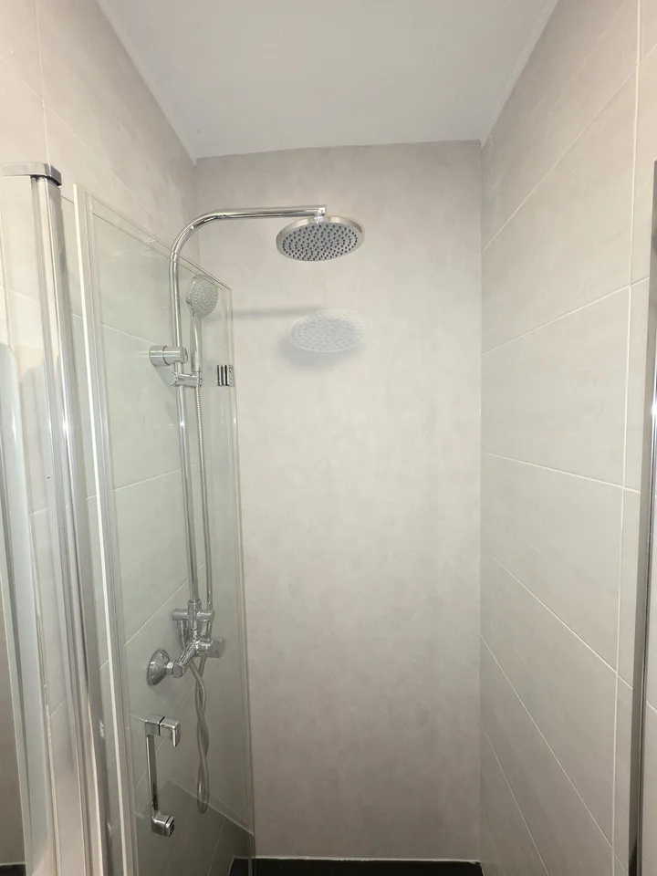 Después: Pared de la ducha