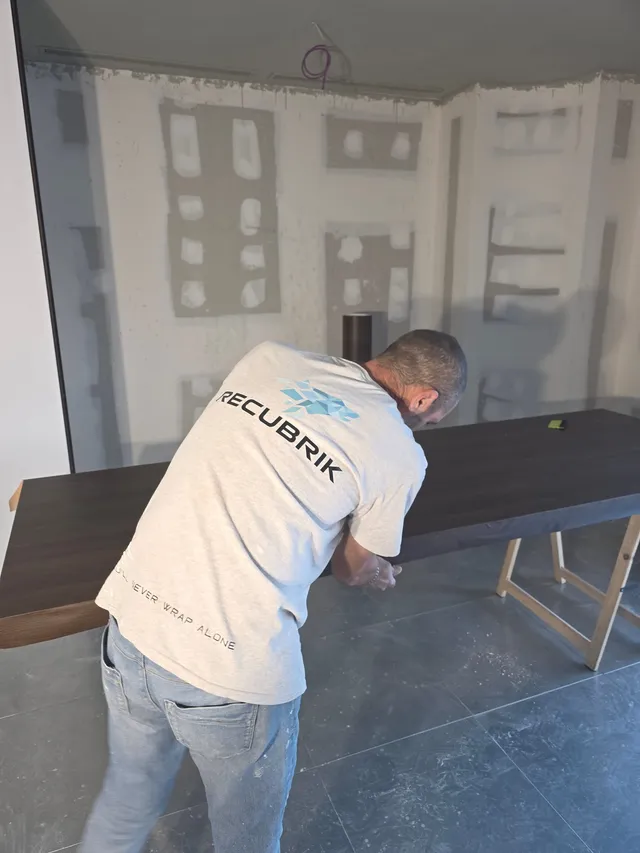 Revestimiento de mobiliario con vinilo efecto madera