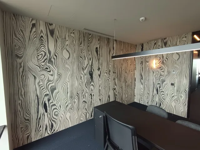 Sala con papel decorativo de ARTE Wallcoverings